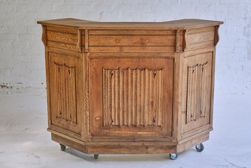 005  Ornate vintage bar/booth